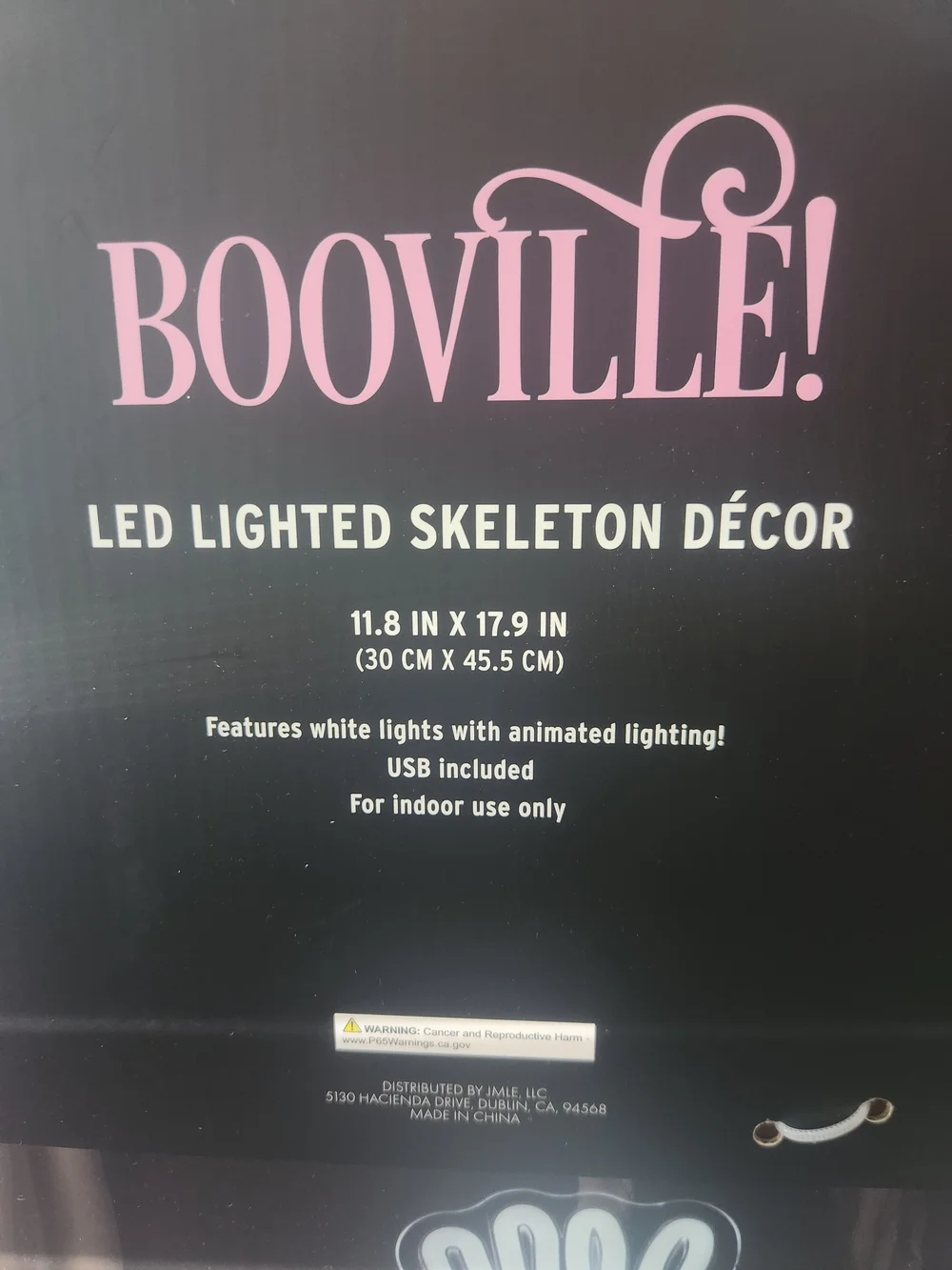 BOOVILLE LED Animated Lighted Waving Skeleton Décor - White Neon Skull